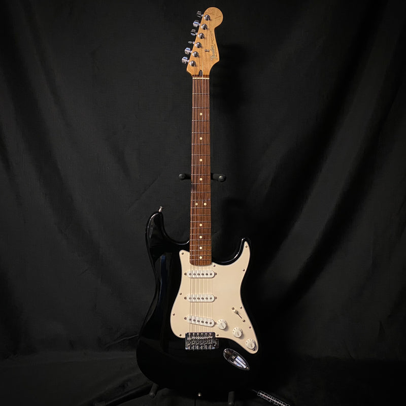 Used Fender Standard Stratocaster MIM w/ Bag - Black 111124