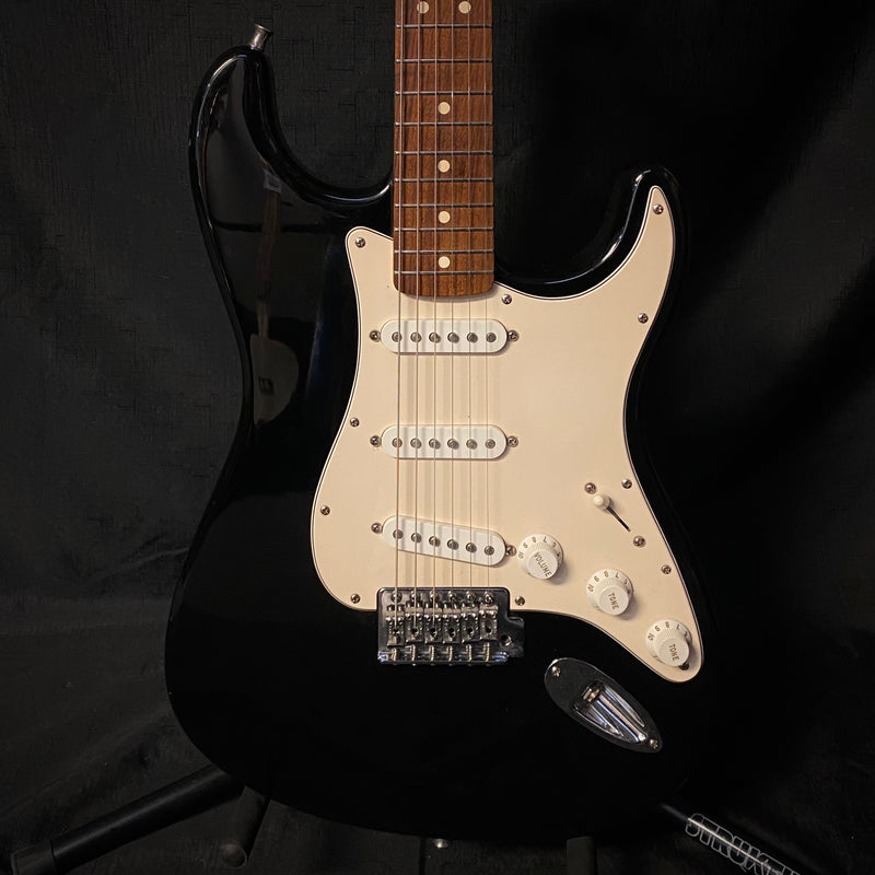 Used Fender Standard Stratocaster MIM w/ Bag - Black 111124