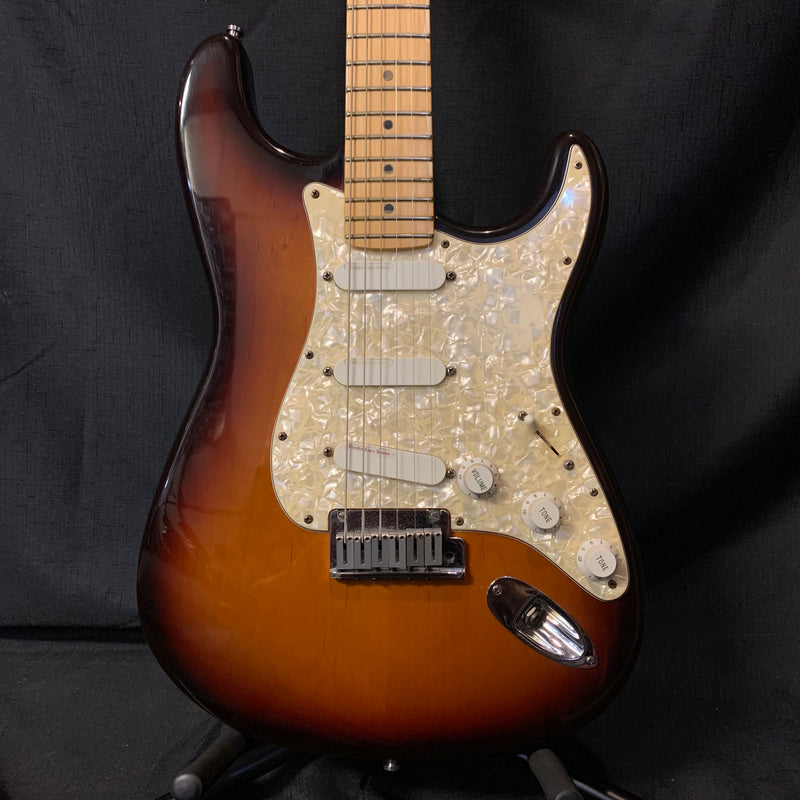 Used 1997 Fender Strat Plus Deluxe w/ Case - Sunburst 112524